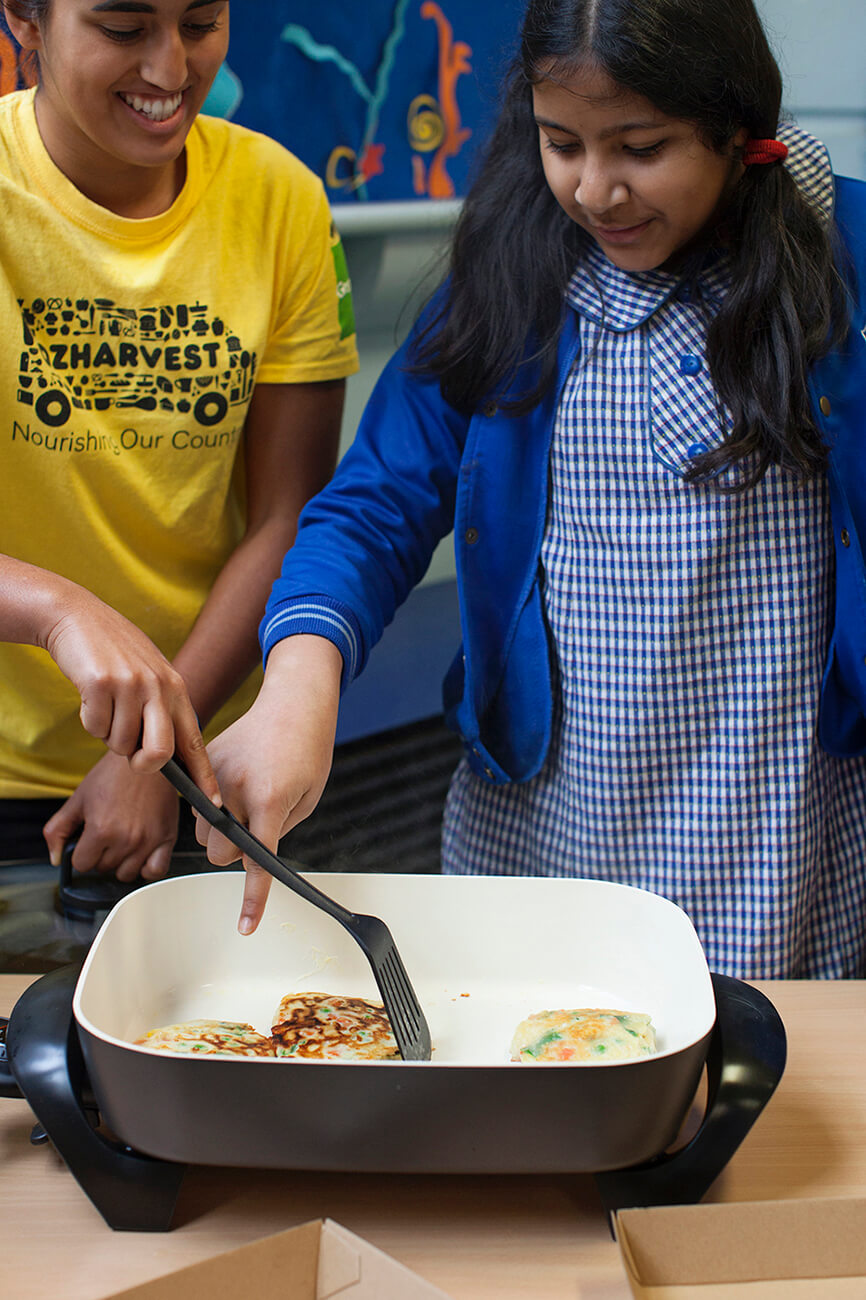 Westinghouse Square Frypan 2000W with Cast in Element –